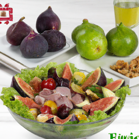 salada verde, com figos em calda e cerejas frescas