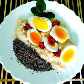 Tapioca com ovos mexidos e quinoa 