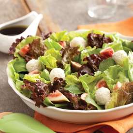 Salada bronzeadora alface roxa, figo, cenoura e ricota
