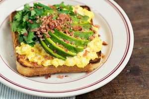 foto da receita Avocado toast com ovo e bacon