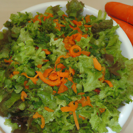 Salada de alface,  rúcula e cenoura ralada